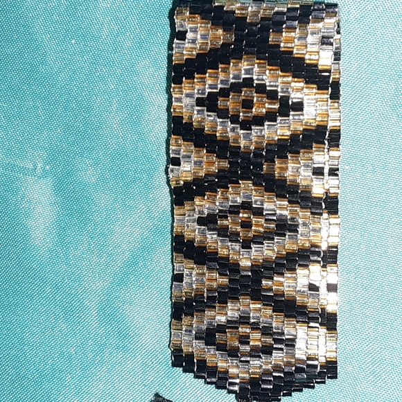 ALEXA'S ANGELS  GOLD & BLACK BEADED BRACELET - Picture 6 of 7